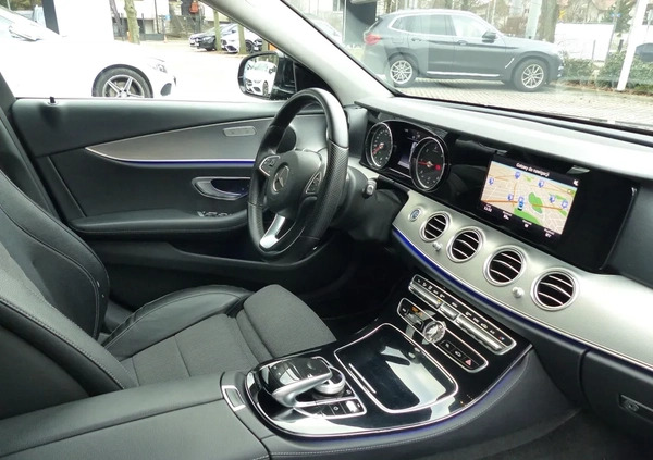 Mercedes-Benz Klasa E cena 119900 przebieg: 91465, rok produkcji 2017 z Pakość małe 379